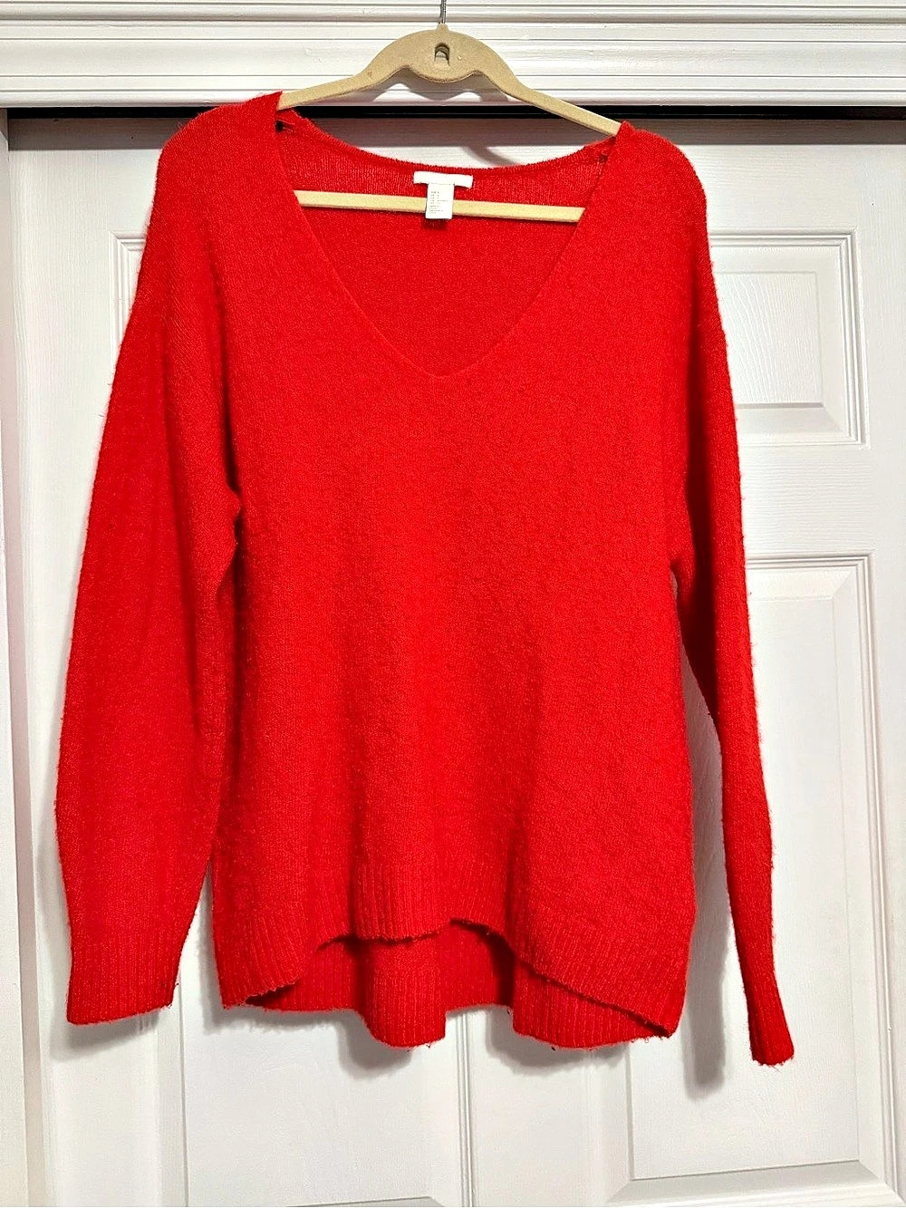 H&M V-Neck Sweater in Red Size Small Like New